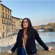 Studentessa universitaria offre ripetizioni\ aiuto compiti